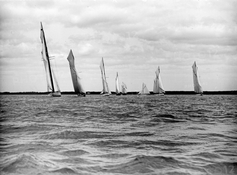 Start for the King's Cup yacht race, 1913. Creator: Kirk & Sons of Cowes.