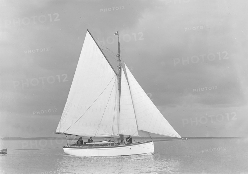 The gaff rig sailboat 'Bunty', 1921. Creator: Kirk & Sons of Cowes.