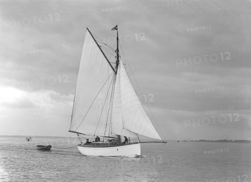 The gaff rig sailboat 'Bunty' close-hauled, 1921. Creator: Kirk & Sons of Cowes.