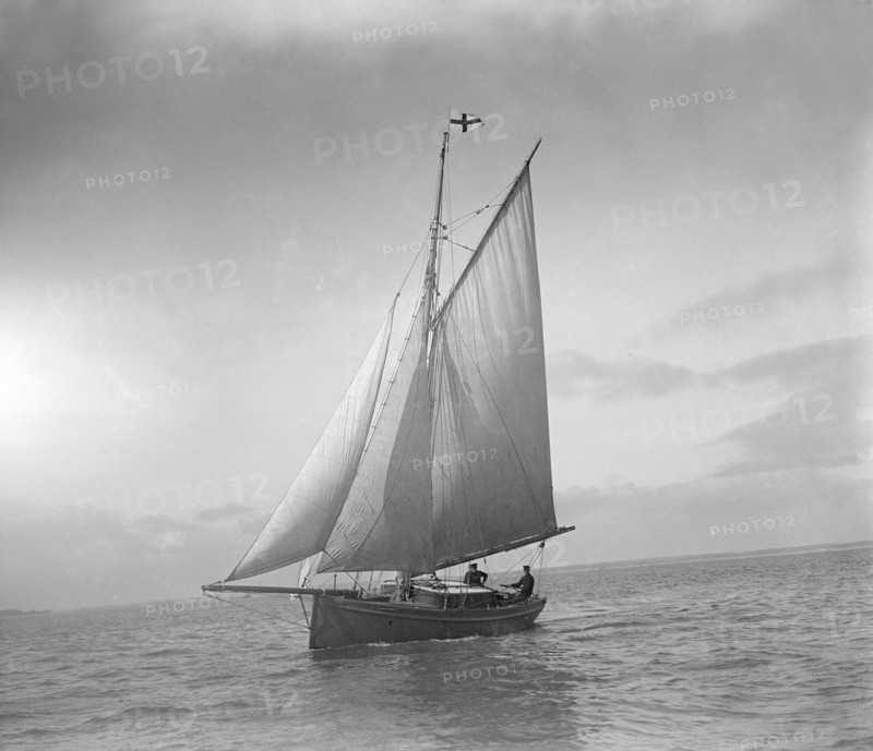 The cutter 'Sophie' sailing upwind. Creator: Kirk & Sons of Cowes.