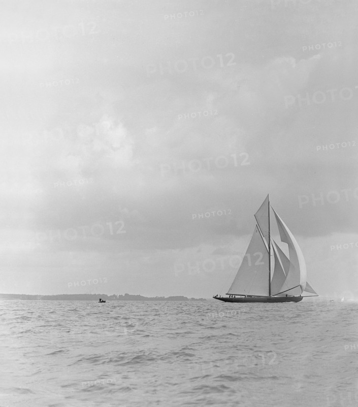 The racing cutter 'Terpisichore' running downwind, 1922. Creator: Kirk & Sons of Cowes.