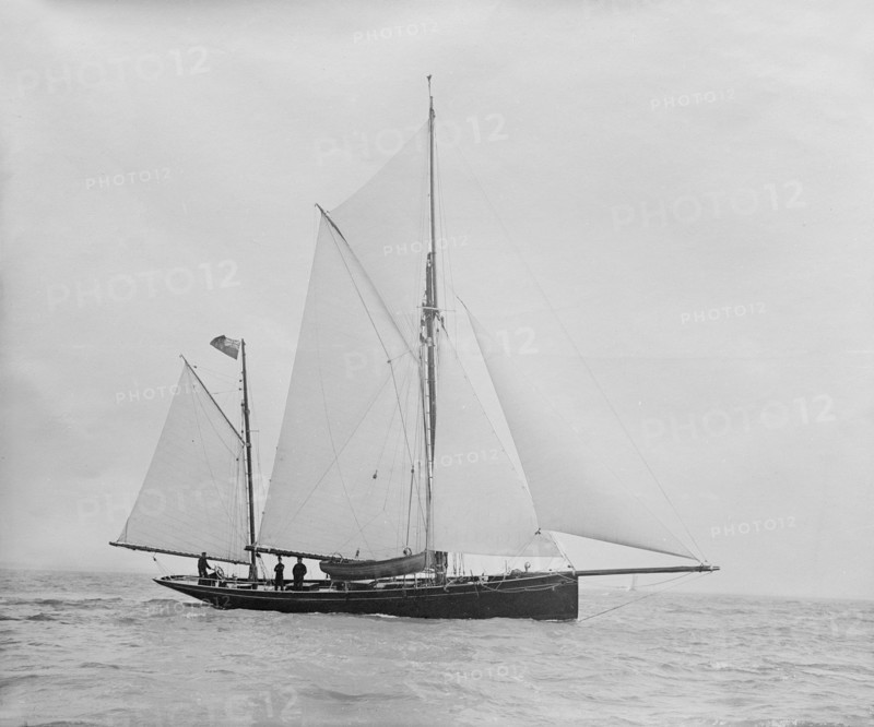 The ketch 'Palatina' under way. Creator: Kirk & Sons of Cowes.