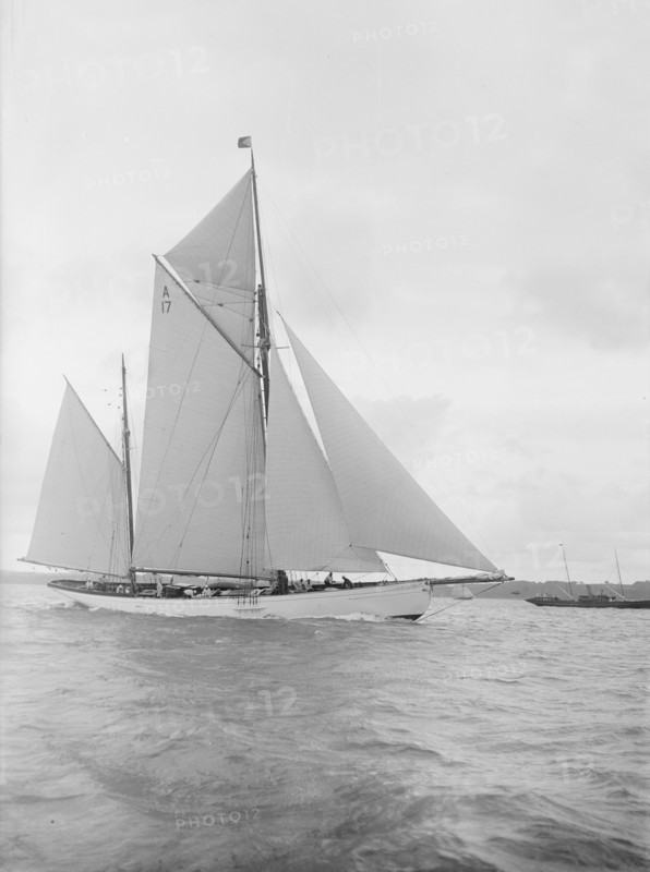 The 118 foot ketch 'Cariad', 1912.  Creator: Kirk & Sons of Cowes.