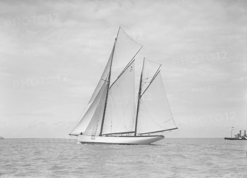 The 118 foot racing yacht 'Cariad' sailing close-hauled, 1911. Creator: Kirk & Sons of Cowes.