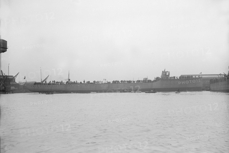 The Chilean destroy 'Almirante Condell' after launch, 27th January 1913. Creator: Kirk & Sons of Cowes.