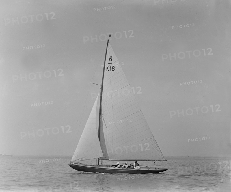 The 6 Metre class boat 'Jean' (K16) sailing close-hauled, 1921. Creator: Kirk & Sons of Cowes.