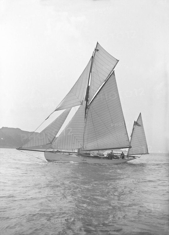 The 46 ft yawl 'Chinkara' under sail, 1913. Creator: Kirk & Sons of Cowes.