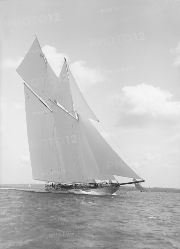The handsome racing schooner 'Waterwitch', 1911. Creator: Kirk & Sons of Cowes.