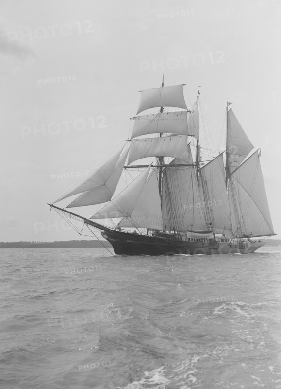 The auxiliary sailing ship 'Sunbeam', 1911. Creator: Kirk & Sons of Cowes.