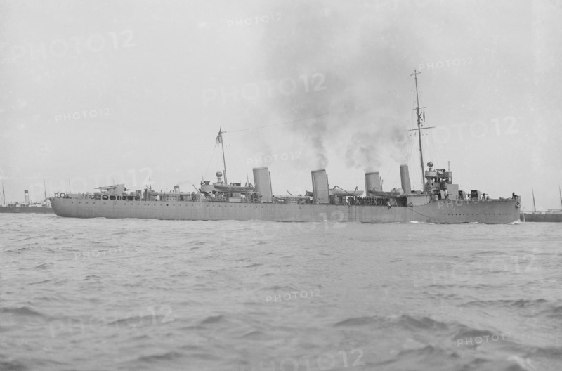 'HMS Faulknor', 1914. Creator: Kirk & Sons of Cowes.