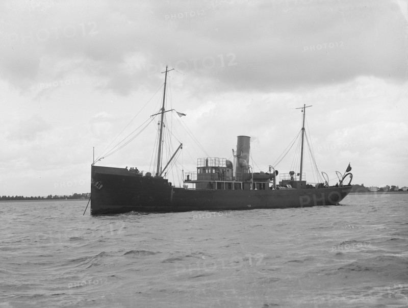 'HMS Safeguard'. Creator: Kirk & Sons of Cowes.