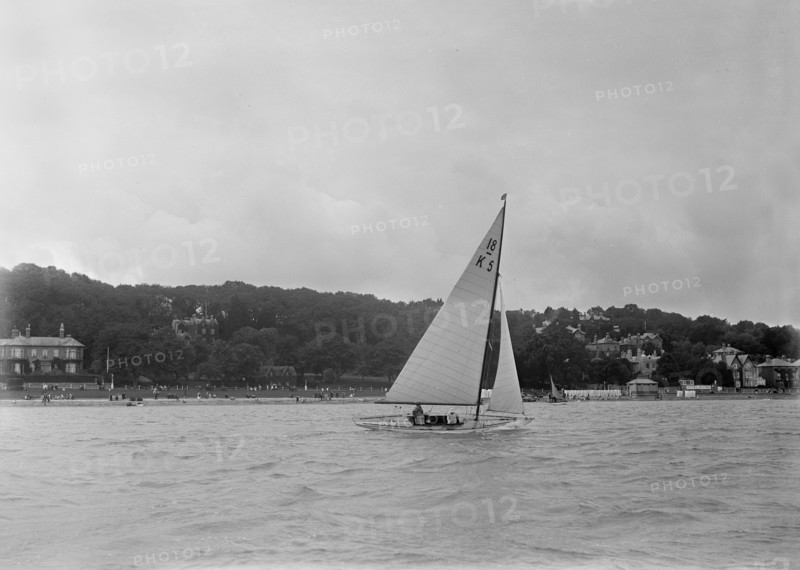 The 18-foot keelboat 'Vanity' (K5), 1922. Creator: Kirk & Sons of Cowes.