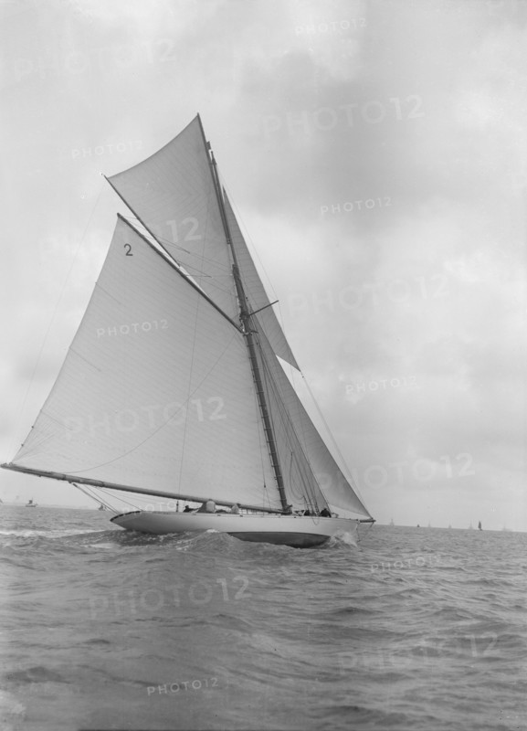 The 40-rater cutter 'Carina' sailing close-hauled, 1911. Creator: Kirk & Sons of Cowes.