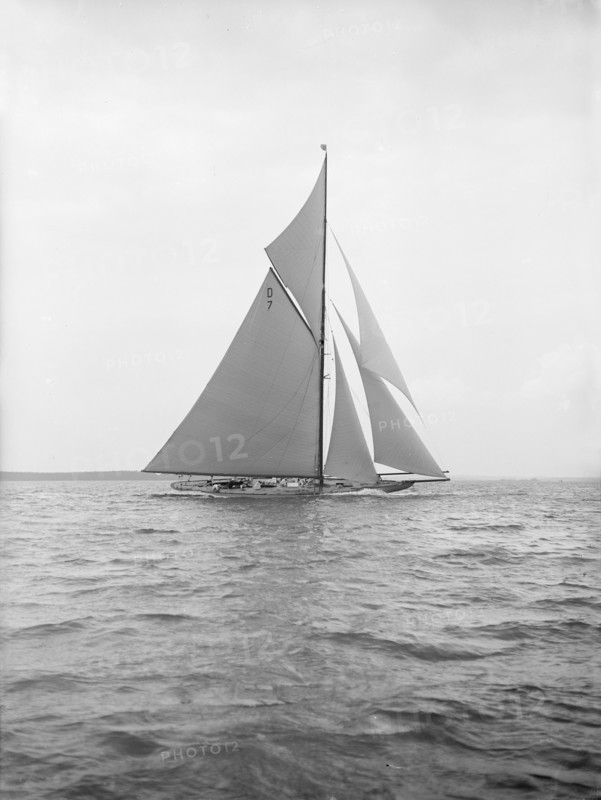 The 15 Metre 'Istria' sailing close-hauled, 1913. Creator: Kirk & Sons of Cowes.
