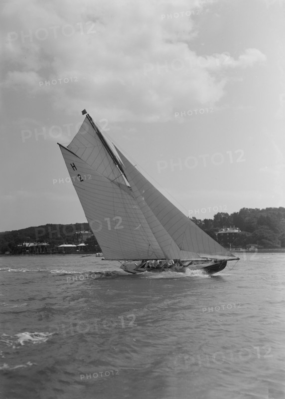 'Verbena' (H2), a gaff rig 8 Metre, sailing close-hauled, 1911. Creator: Kirk & Sons of Cowes.