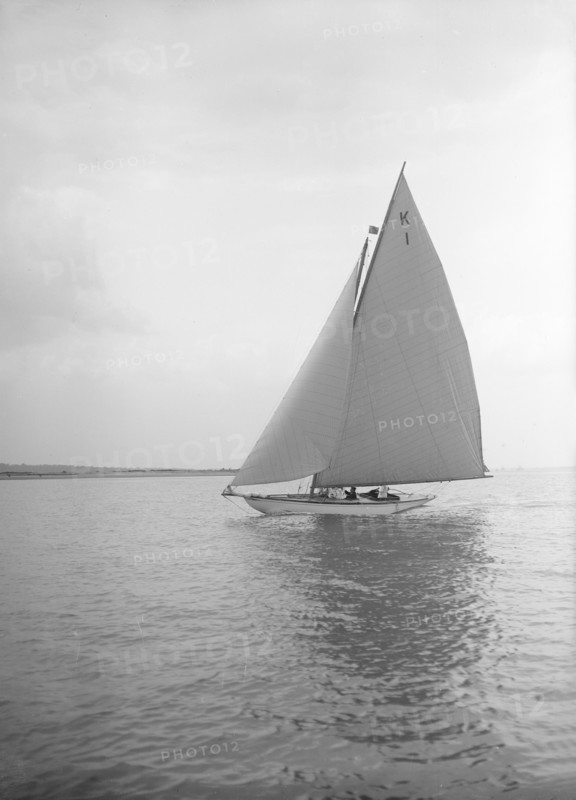 The 7 Metre class 'Marsinah', 1912. Creator: Kirk & Sons of Cowes.