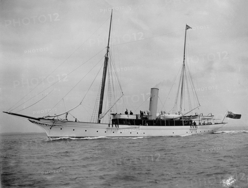 The steam yacht 'Laranda', under way. Creator: Kirk & Sons of Cowes.