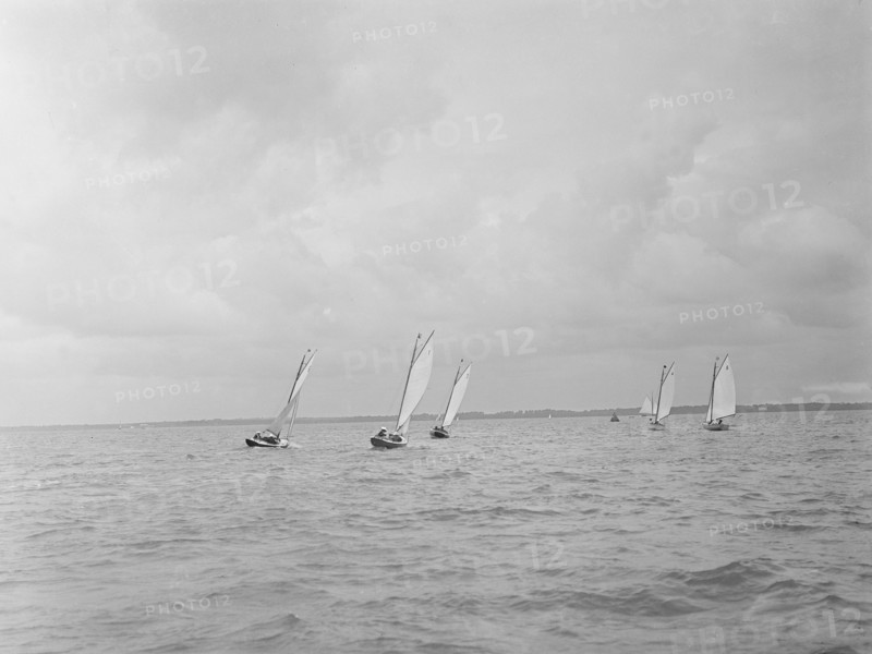 Yarmouth One Designs racing, 1922. Creator: Kirk & Sons of Cowes.