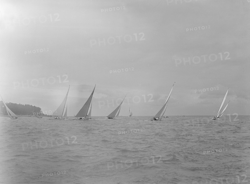 Group of 6 Metre boats racing, 1922. Creator: Kirk & Sons of Cowes.