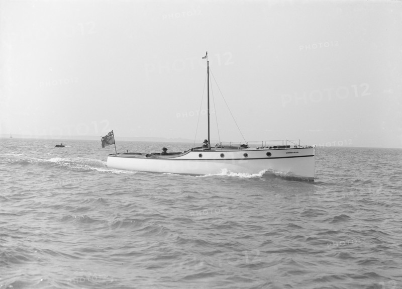 The cabin cruiser 'Minnehaha', 1914. Creator: Kirk & Sons of Cowes.