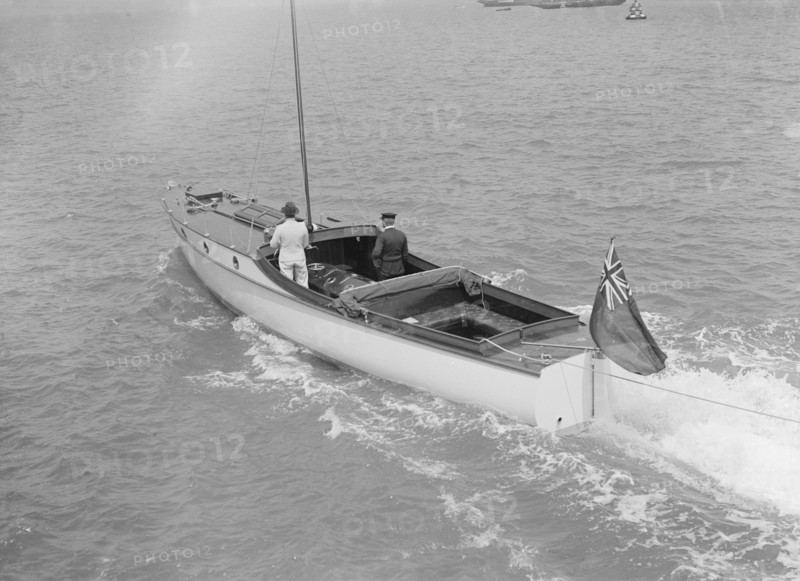 The cabin cruiser 'Minnehaha', 1914. Creator: Kirk & Sons of Cowes.