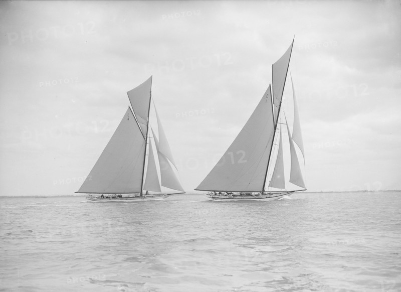 The 19-metre class 'Norada' & 'Mariquita' racing close-hauled, 1913. Creator: Kirk & Sons of Cowes.