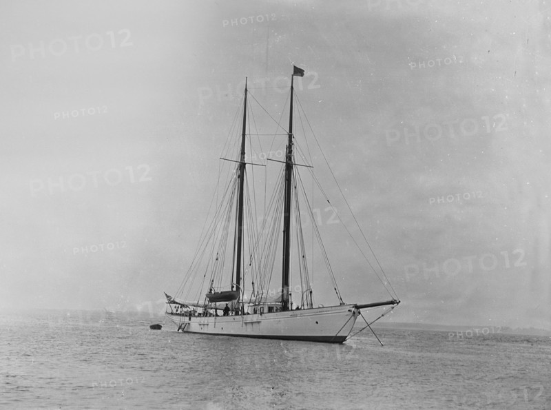 The schooner 'Dwyn-Wen' at anchor, 1920. Creator: Kirk & Sons of Cowes.