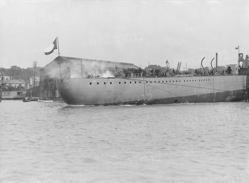 The launch of Chilean destroy 'Almirante Lynch', 28th September 1912. Creator: Kirk & Sons of Cowes.
