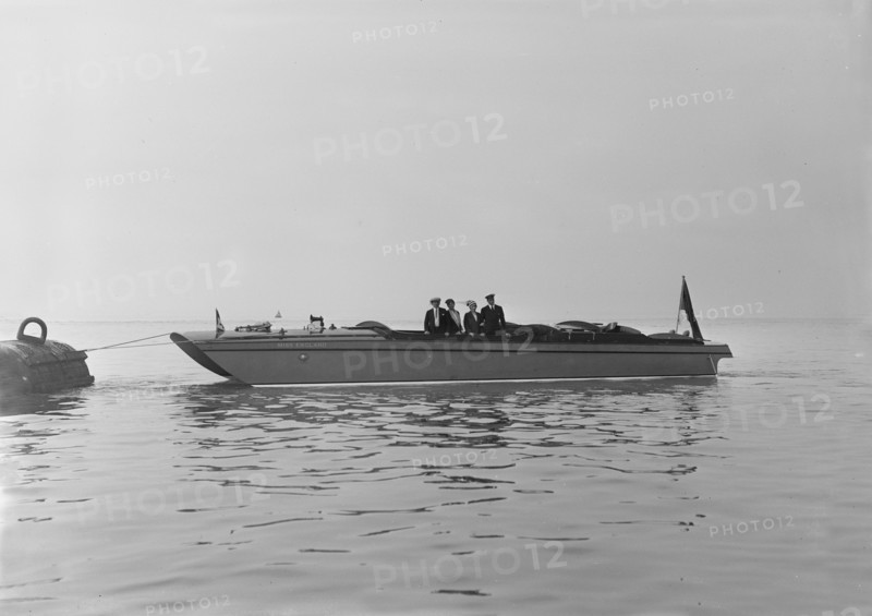 Sea sled 'Miss England' at mooring, 1922. Creator: Kirk & Sons of Cowes.