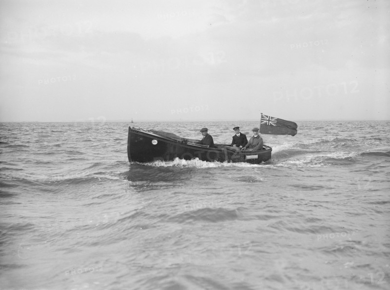 Bona's motor launch under way, 1912. Creator: Kirk & Sons of Cowes.