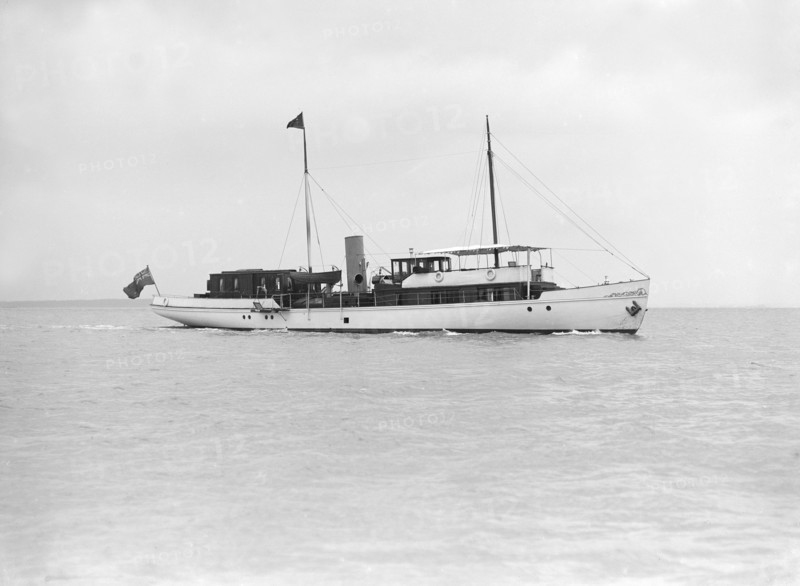 The steam yacht 'Sardonyx' under way, 1913. Creator: Kirk & Sons of Cowes.