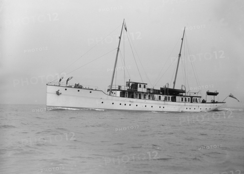 Motor yacht 'Pioneer' under way, 1915. Creator: Kirk & Sons of Cowes.