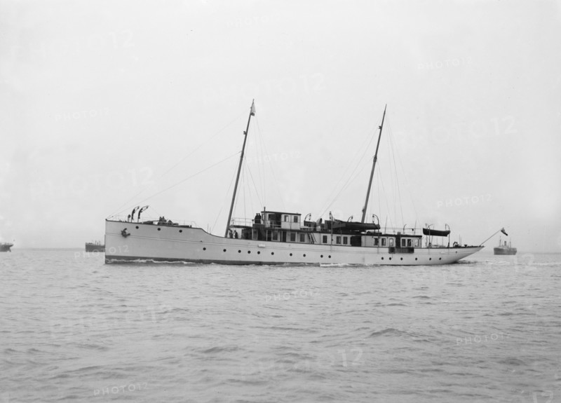 Motor yacht 'Pioneer' under way, 1915. Creator: Kirk & Sons of Cowes.