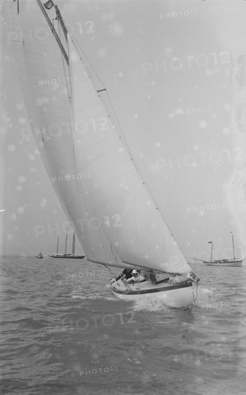 The 7 Metre 'Ginerva' (K7) under sail. Creator: Kirk & Sons of Cowes.