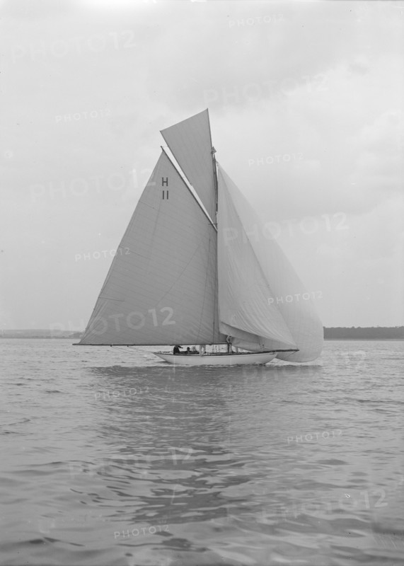 Light winds for the 8 Metre 'Ventana' (H11) sailing with spinnaker, 1912. Creator: Kirk & Sons of Cowes.