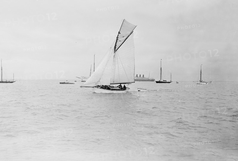 The gaff cutter 'Wigeon' under sail, 1910. Creator: Kirk & Sons of Cowes.