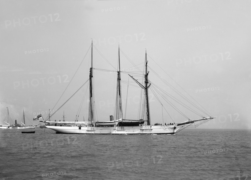 The 3 mast auxiliary schooner 'Czarina'. Creator: Kirk & Sons of Cowes.