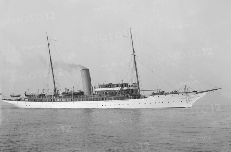 The 142 ton steam yacht 'Sapphire' under way, 1920. Creator: Kirk & Sons of Cowes.