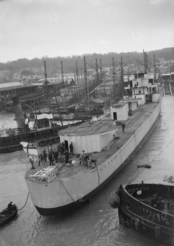 Launch of unknown ship at Samuel J. White's shipyard. Creator: Kirk & Sons of Cowes.