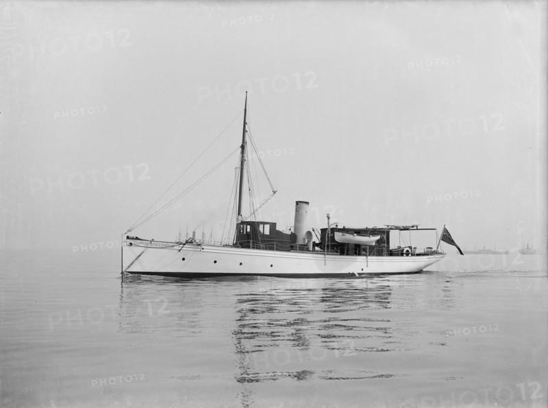 Steam yacht 'Shawnee' under way, 1914. Creator: Kirk & Sons of Cowes.
