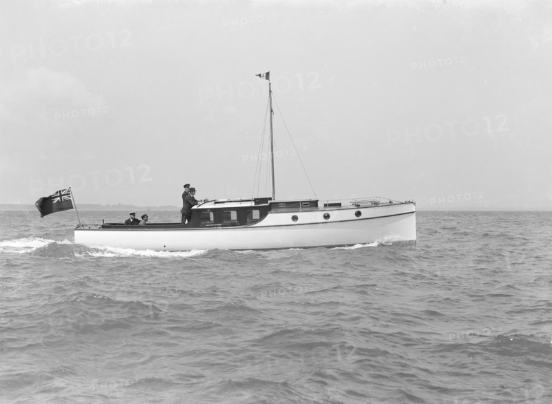Motor yacht 'Stella Maris' under way, 1914. Creator: Kirk & Sons of Cowes.
