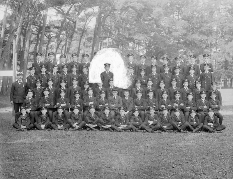 Royal Naval College group portrait, Isle of Wight, 1914. Creator: Kirk & Sons of Cowes.