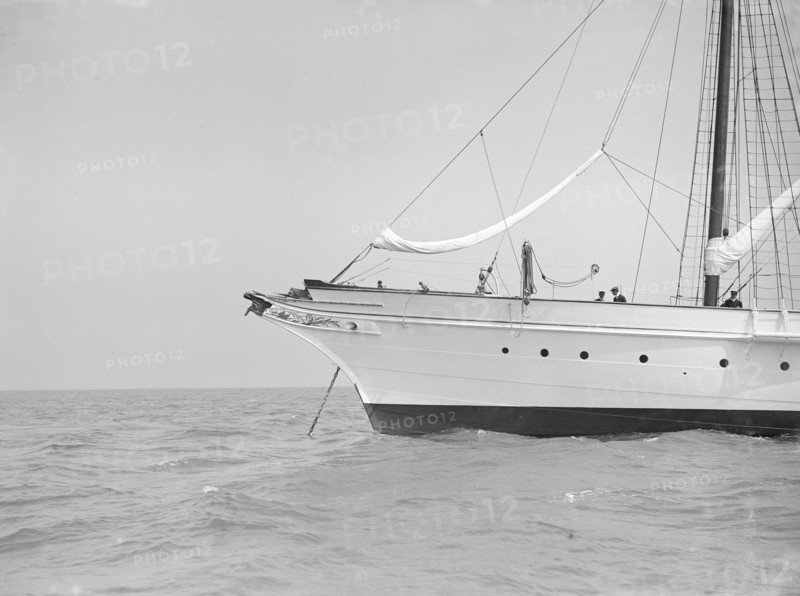 Clementina's Bow showing collision damage and loss of bowsprit, 1913. Creator: Kirk & Sons of Cowes.