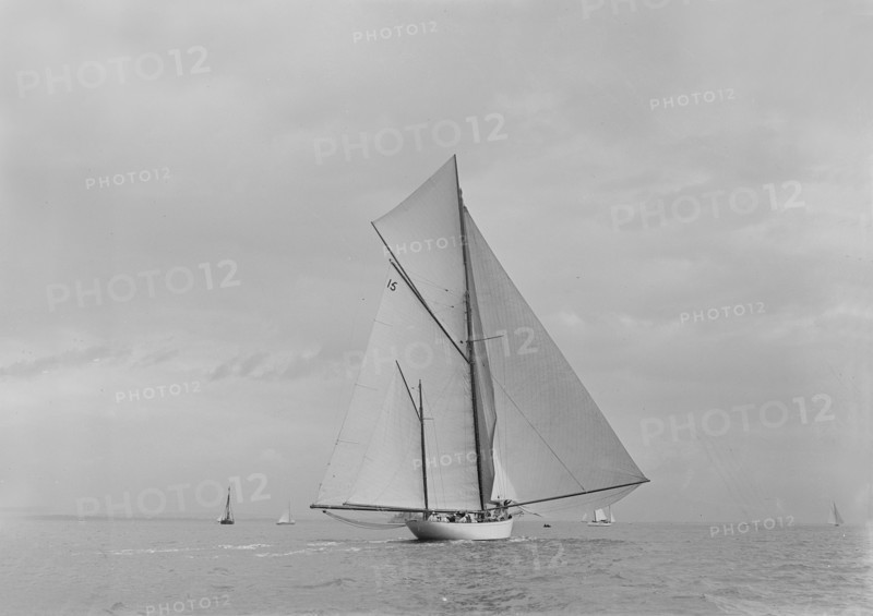 The yawl 'Sumurun' running downwind with spinnaker, 1922. Creator: Kirk & Sons of Cowes.