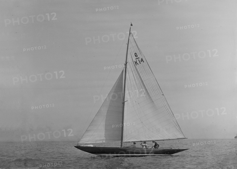 The 6 Metre sailing yacht 'Margaret' (K14) sailing close-hauled, 1921. Creator: Kirk & Sons of Cowes.