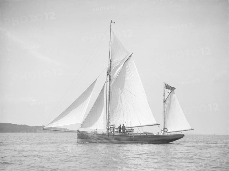 The ketch 'Apache' under sail, 1911. Creator: Kirk & Sons of Cowes.