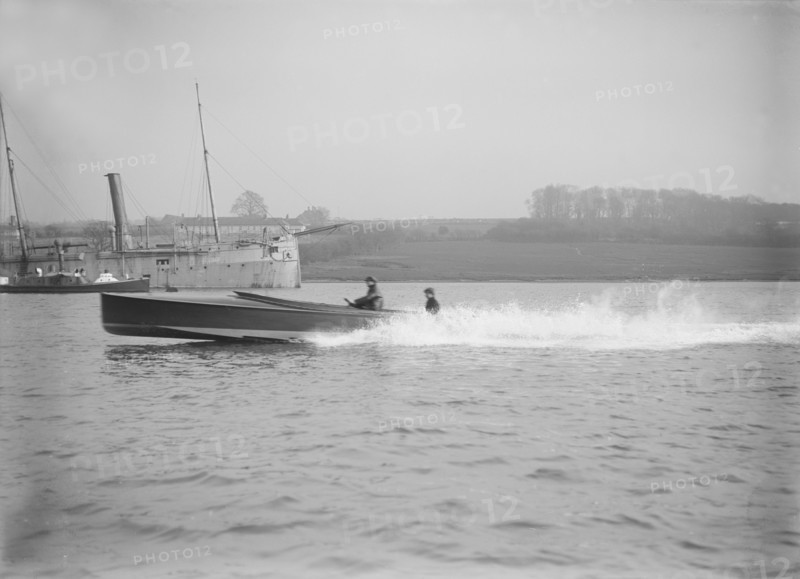 Unknown hydroplane underway, 1912. Creator: Kirk & Sons of Cowes.