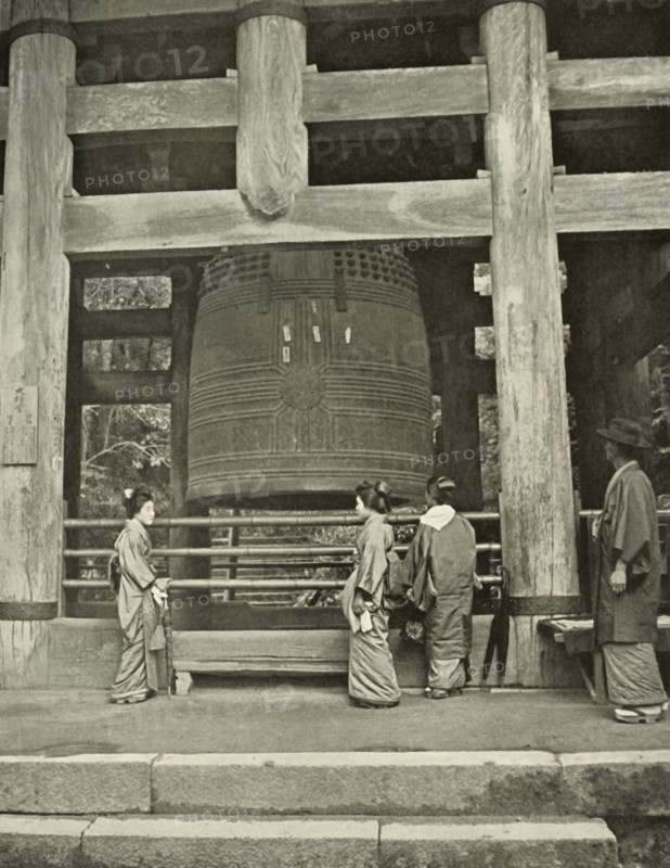 The Great Bell at Chio-In Temple', 1910.