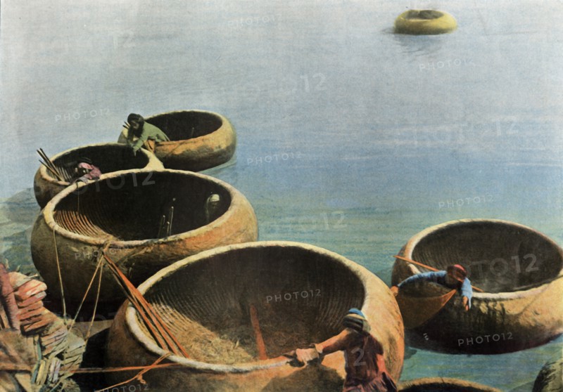 Kouffehs Sur L'Euphrate', (Kuphars on the Euphrates), 1900.
