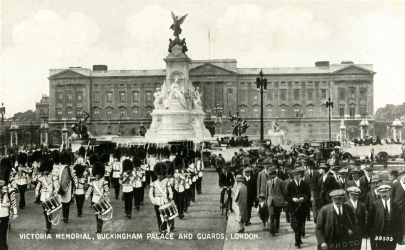 'Victoria Memorial, Buckingham Palace and Guards, London', 1930s. Creator: Unknown.